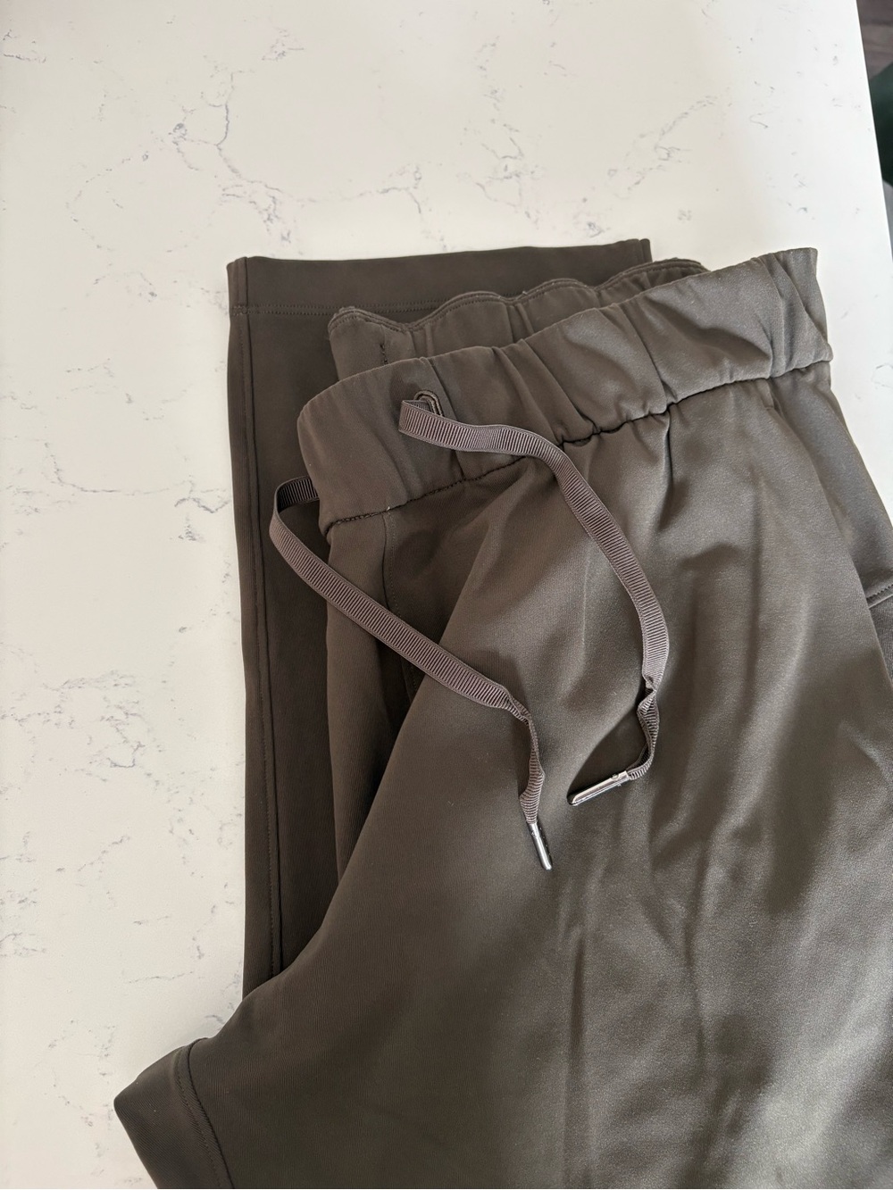 Lululemon On the Fly crop pant - size 8